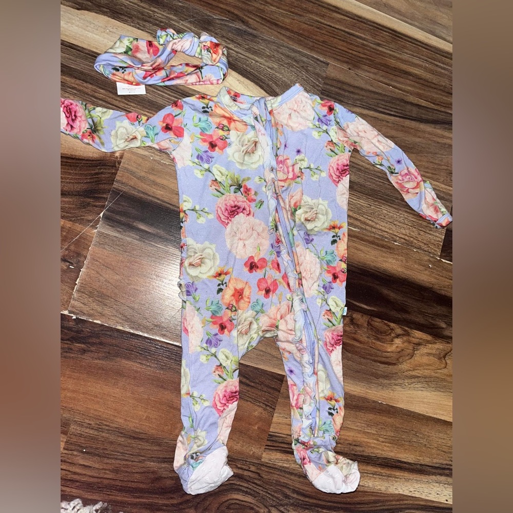 Posh Peanut 0-3 Month footie & bow
